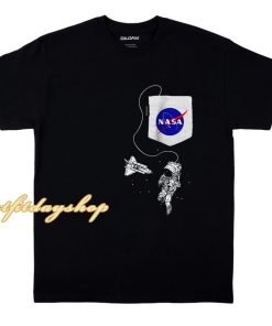 NASA Pocket Astronaut Space Shuttle in Space T-Shirt ZA